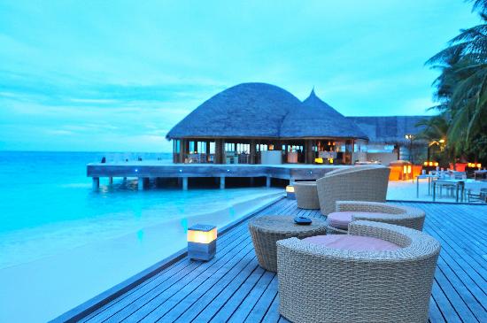 high end outdoor furniture manufacturer