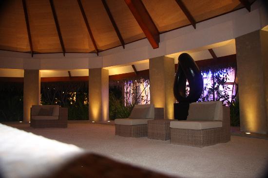 high end outdoor furniture manufacturer