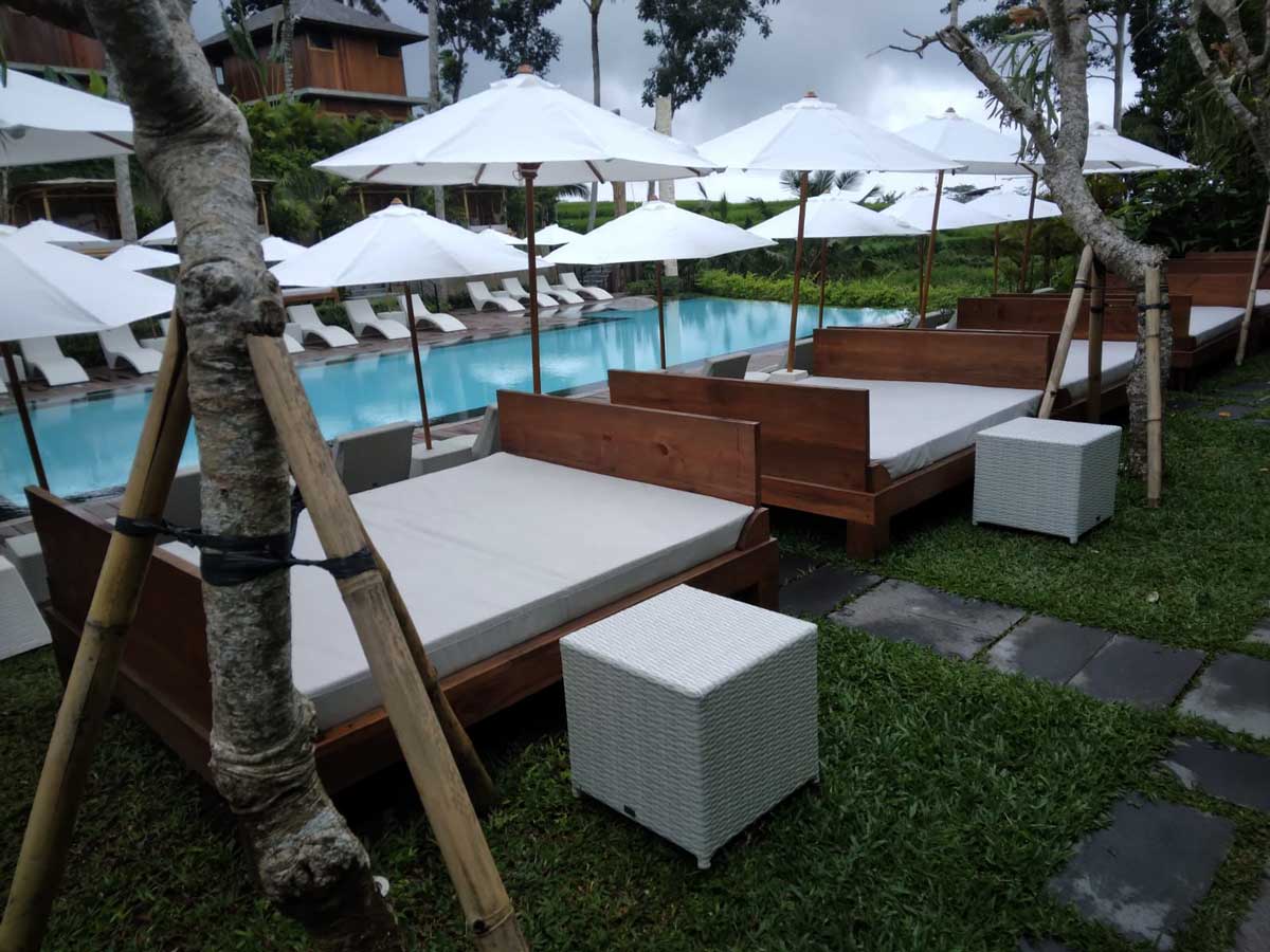 high end outdoor furniture manufacturer