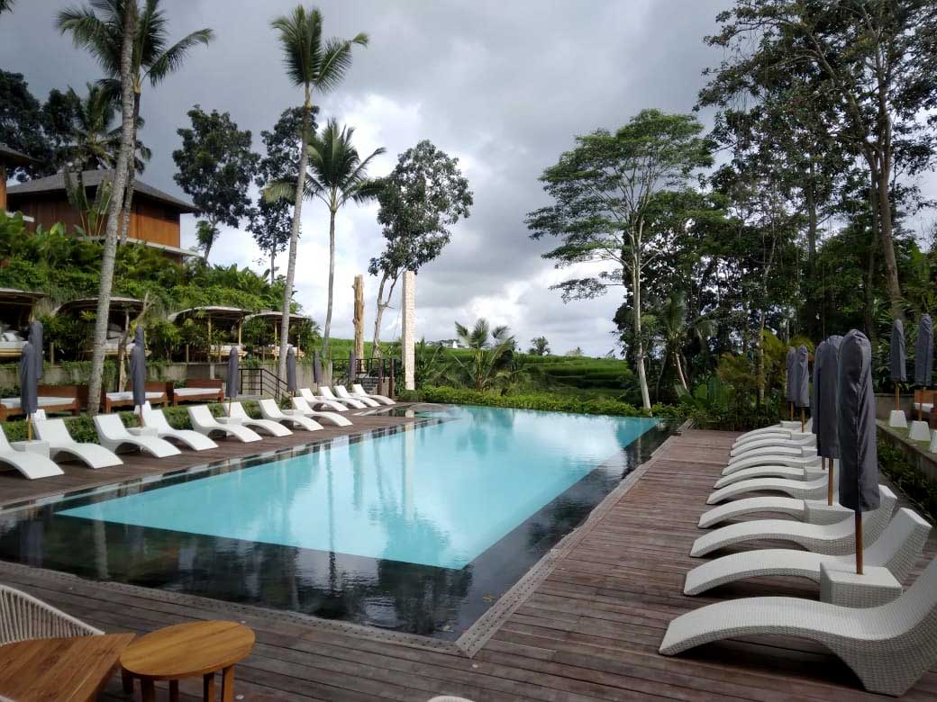 high end outdoor furniture manufacturer