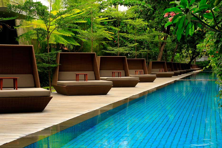 high end outdoor furniture manufacturer